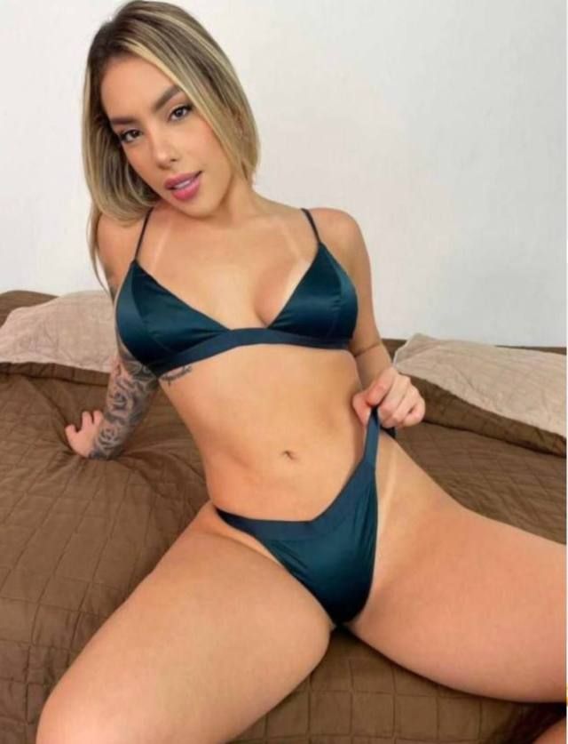 Hot Venezuelan I only accept cash - Image 3